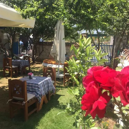 Alojamento de Acomodação e Pequeno-almoço Tuana Butik 2*
